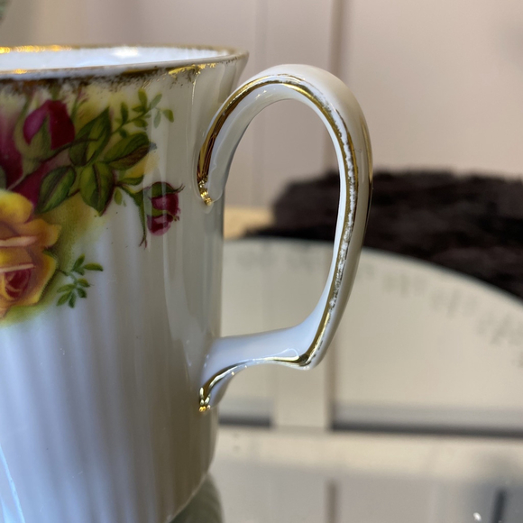 Royal Albert Old Country Roses Ribbed Bone China Coffee Tea Mug - Picture 3 of 6